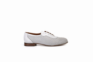 
                  
                    Load image into Gallery viewer, FOOT FEDERATION OPENWORK OXFORD WOMEN&amp;#39;S SHOE WHITE
                  
                