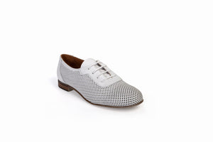 
                  
                    Load image into Gallery viewer, FOOT FEDERATION OPENWORK OXFORD WOMEN&amp;#39;S SHOE WHITE
                  
                