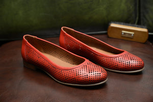 
                  
                    Load image into Gallery viewer, FOOT FEDERATION OPENWORK FLAT WOMEN&amp;#39;S SHOE RED
                  
                