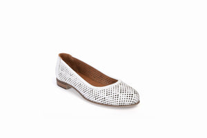 
                  
                    Load image into Gallery viewer, FOOT FEDERATION OPENWORK FLAT WOMEN&amp;#39;S SHOE WHITE
                  
                