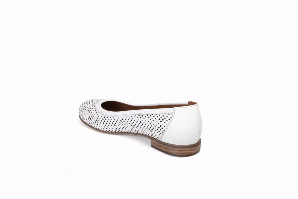 
                  
                    Load image into Gallery viewer, FOOT FEDERATION OPENWORK FLAT WOMEN&amp;#39;S SHOE WHITE
                  
                