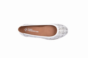 
                  
                    Load image into Gallery viewer, FOOT FEDERATION OPENWORK FLAT WOMEN&amp;#39;S SHOE WHITE
                  
                