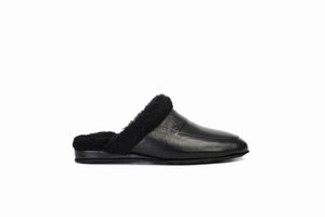 
                  
                    Laden Sie das Bild in den Galerie-Viewer, FOOT FEDERATION NATURAL FUR LINED MOC-TOE MEN&amp;#39;S LEATHER SLIPPER BLACK
                  
                