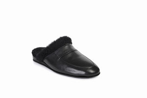 
                  
                    Laden Sie das Bild in den Galerie-Viewer, FOOT FEDERATION NATURAL FUR LINED MOC-TOE MEN&amp;#39;S LEATHER SLIPPER BLACK
                  
                