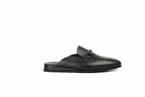 
                  
                    Laden Sie das Bild in den Galerie-Viewer, FOOT FEDERATION HORSEBIT MOC-TOE MEN&amp;#39;S LEATHER SLIPPER BLACK
                  
                