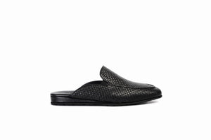 
                  
                    Laden Sie das Bild in den Galerie-Viewer, FOOT FEDERATION KNIT PATTERN MOC-TOE MEN&amp;#39;S LEATHER SLIPPER BLACK
                  
                