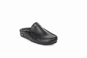 
                  
                    Laden Sie das Bild in den Galerie-Viewer, FOOT FEDERATION MOC-TOE MEN&amp;#39;S LEATHER SLIPPER BLACK
                  
                