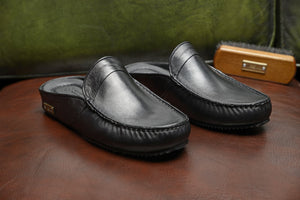 
                  
                    Laden Sie das Bild in den Galerie-Viewer, FOOT FEDERATION MOC-TOE MEN&amp;#39;S LEATHER SLIPPER BLACK
                  
                