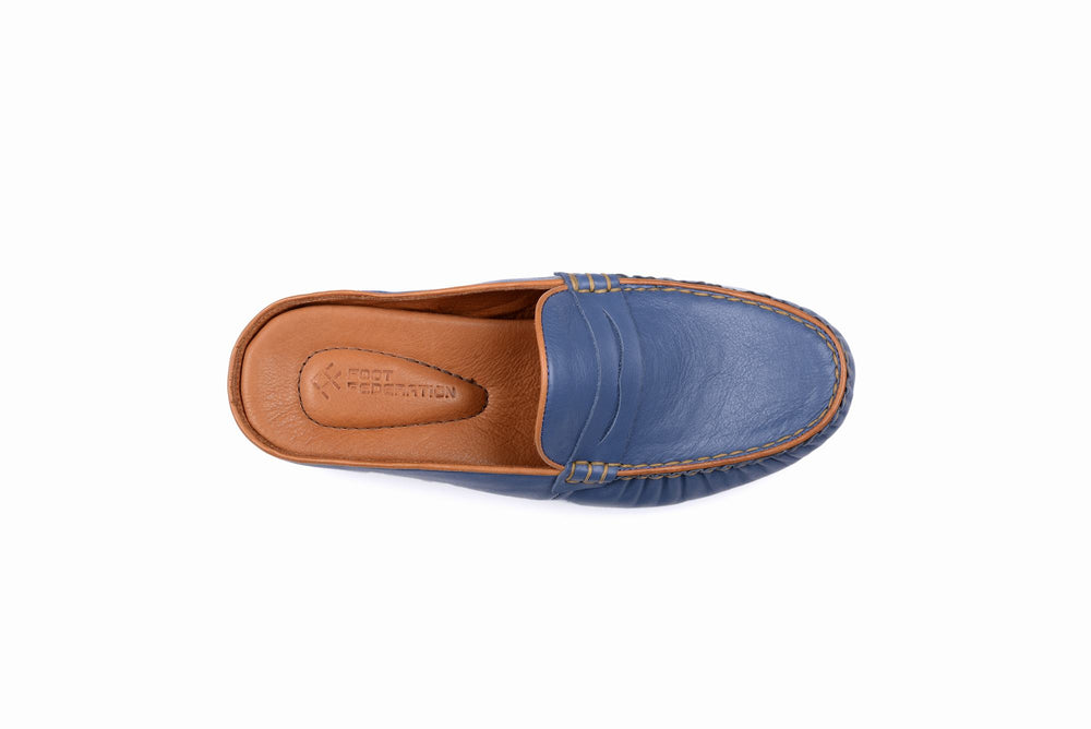 
                  
                    Load image into Gallery viewer, FOOT FEDERATION MOC-TOE WOMEN&amp;#39;S LEATHER SLIPPER BLUE
                  
                