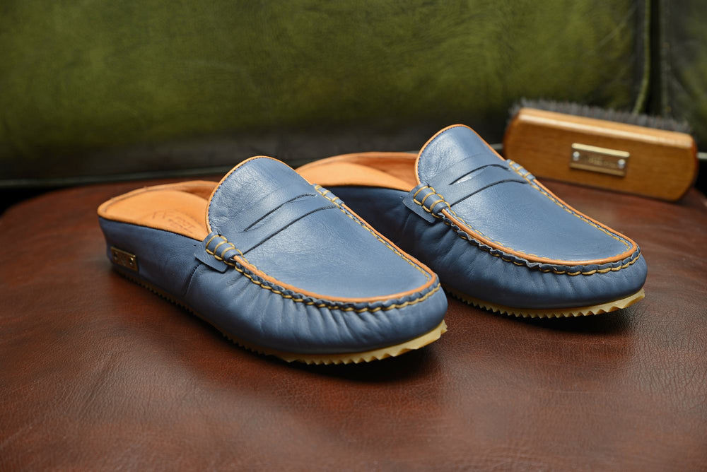 
                  
                    Laden Sie das Bild in den Galerie-Viewer, FOOT FEDERATION MOC-TOE MEN&amp;#39;S LEATHER SLIPPER BLUE
                  
                