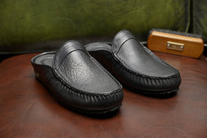 
                  
                    Laden Sie das Bild in den Galerie-Viewer, FOOT FEDERATION MOC-TOE MEN&amp;#39;S LEATHER SLIPPER DEERSKIN BLACK
                  
                