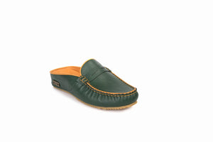 
                  
                    Load image into Gallery viewer, FOOT FEDERATION MOC-TOE WOMEN&amp;#39;S LEATHER SLIPPER GREEN
                  
                