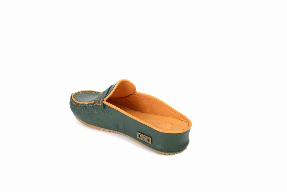 
                  
                    Load image into Gallery viewer, FOOT FEDERATION MOC-TOE WOMEN&amp;#39;S LEATHER SLIPPER GREEN
                  
                