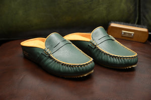 
                  
                    Load image into Gallery viewer, FOOT FEDERATION MOC-TOE WOMEN&amp;#39;S LEATHER SLIPPER GREEN
                  
                