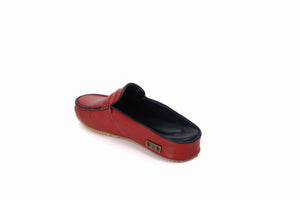 
                  
                    Load image into Gallery viewer, FOOT FEDERATION MOC-TOE WOMEN&amp;#39;S LEATHER SLIPPER RED
                  
                