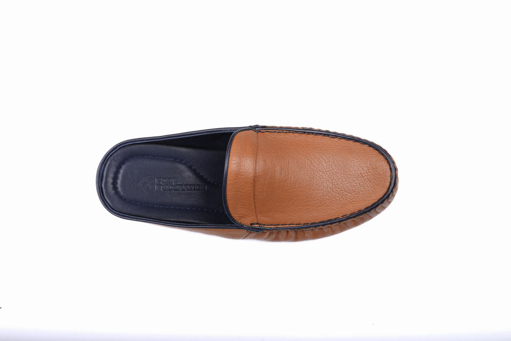 
                  
                    Laden Sie das Bild in den Galerie-Viewer, FOOT FEDERATION MOC-TOE MEN&amp;#39;S LEATHER SLIPPER TOBACCO
                  
                