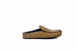 
                  
                    Laden Sie das Bild in den Galerie-Viewer, FOOT FEDERATION MOC-TOE MEN&amp;#39;S LEATHER SLIPPER WALNUT
                  
                