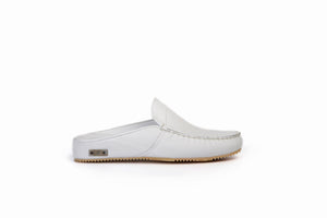 
                  
                    Load image into Gallery viewer, FOOT FEDERATION MOC-TOE WOMEN&amp;#39;S LEATHER SLIPPER WHITE
                  
                