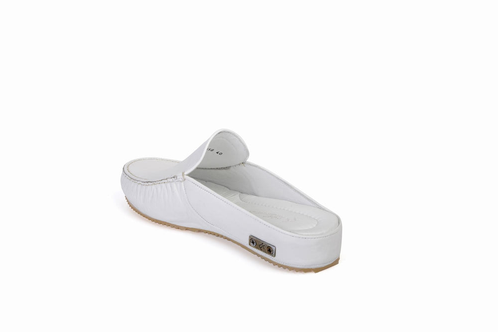 
                  
                    Load image into Gallery viewer, FOOT FEDERATION MOC-TOE WOMEN&amp;#39;S LEATHER SLIPPER WHITE
                  
                