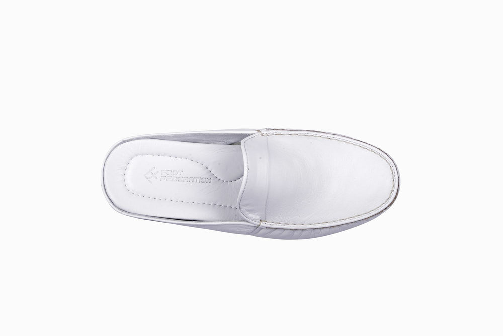 
                  
                    Laden Sie das Bild in den Galerie-Viewer, FOOT FEDERATION MOC-TOE MEN&amp;#39;S LEATHER SLIPPER WHITE
                  
                