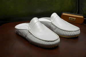 
                  
                    Laden Sie das Bild in den Galerie-Viewer, FOOT FEDERATION MOC-TOE MEN&amp;#39;S LEATHER SLIPPER WHITE
                  
                