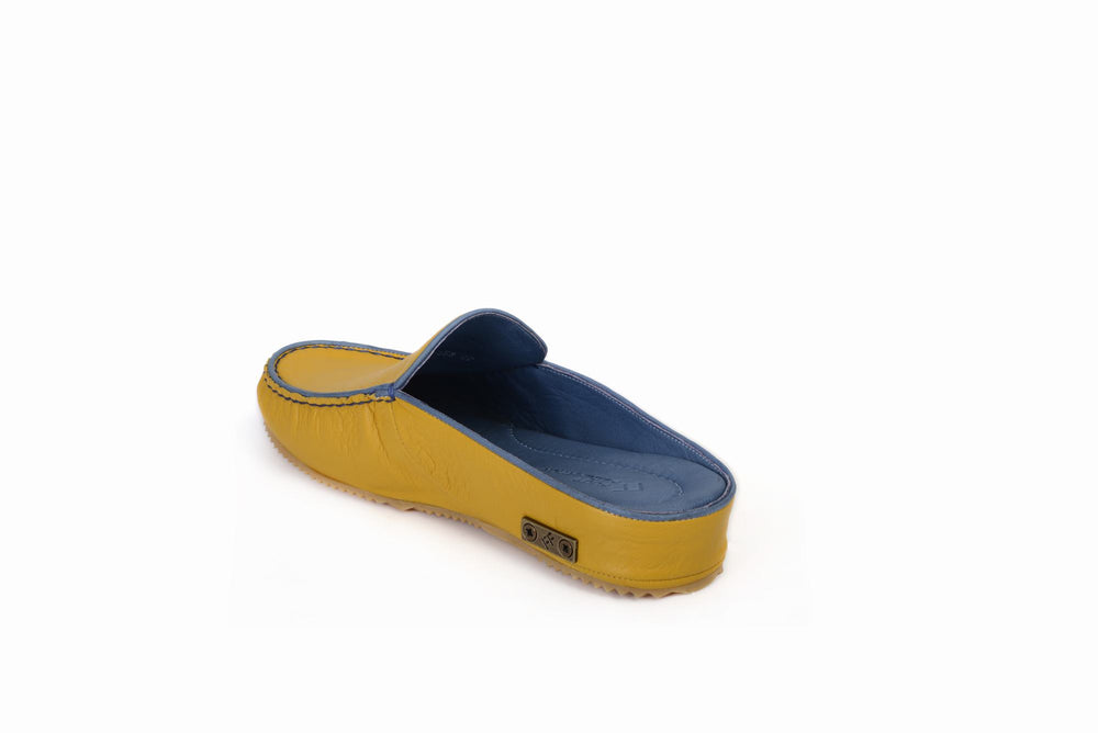 
                  
                    Load image into Gallery viewer, FOOT FEDERATION MOC-TOE WOMEN&amp;#39;S LEATHER SLIPPER YELLOW
                  
                