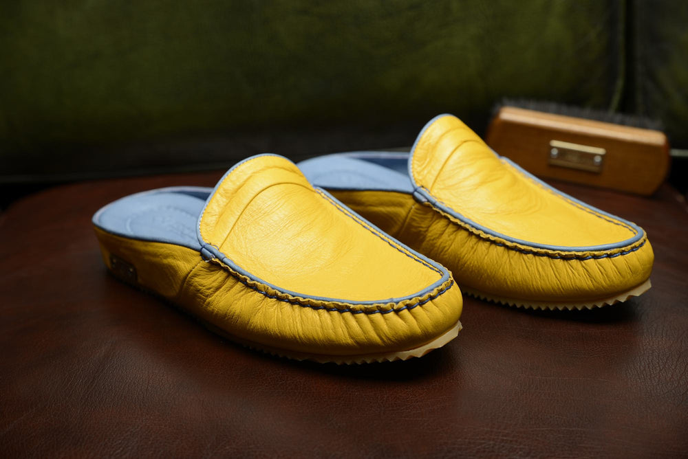 
                  
                    Load image into Gallery viewer, FOOT FEDERATION MOC-TOE WOMEN&amp;#39;S LEATHER SLIPPER YELLOW
                  
                