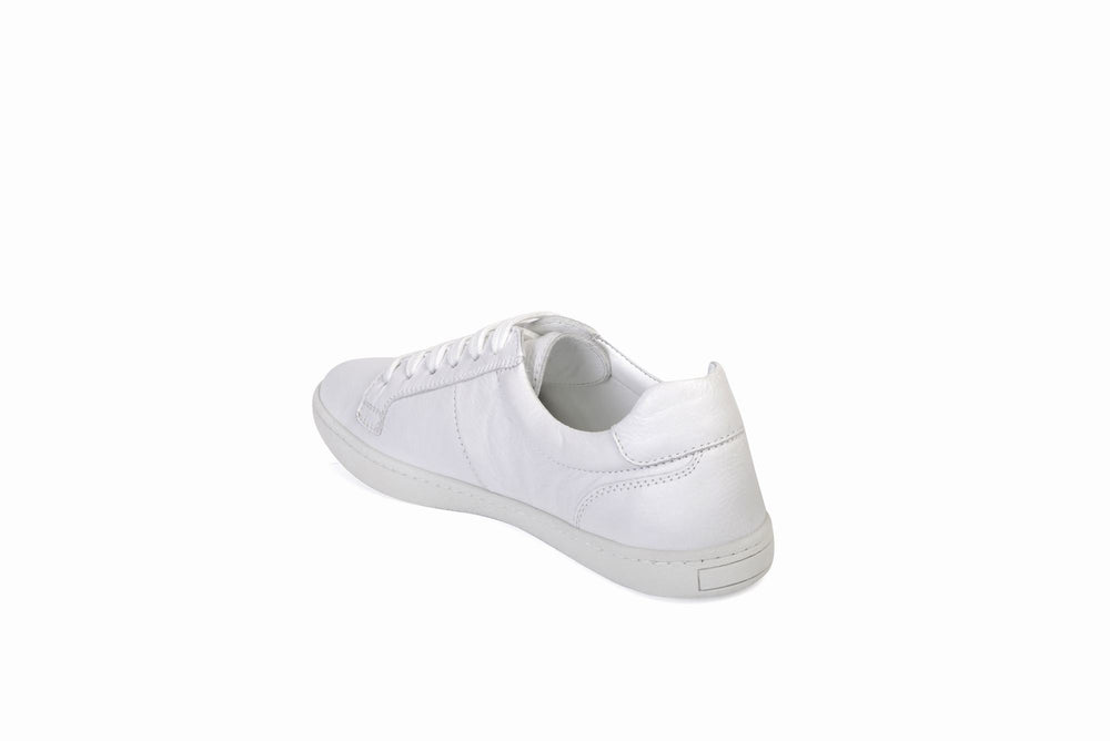 
                  
                    Load image into Gallery viewer, FOOT FEDERATION FAMILY DERBY WOMEN&amp;#39;S SNEAKER WHITE
                  
                