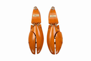 
                  
                    Laden Sie das Bild in den Galerie-Viewer, FOOT FEDERATION ADJUSTABLE MEN&amp;#39;S WOODEN SHOE TREE BEECHWOOD ORANGE
                  
                