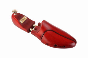 
                  
                    Laden Sie das Bild in den Galerie-Viewer, FOOT FEDERATION ADJUSTABLE MEN&amp;#39;S WOODEN SHOE TREE BEECHWOOD RED
                  
                