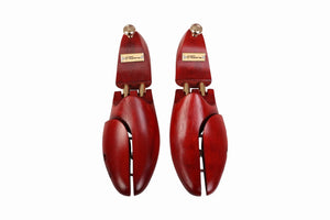 
                  
                    Laden Sie das Bild in den Galerie-Viewer, FOOT FEDERATION ADJUSTABLE MEN&amp;#39;S WOODEN SHOE TREE BEECHWOOD RED
                  
                