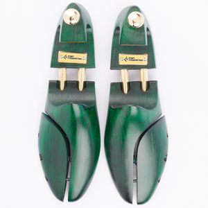 
                  
                    Laden Sie das Bild in den Galerie-Viewer, FOOT FEDERATION GREEN COLOR MEN&amp;#39;S WOODEN SHOE TREE WITH TWIN TUBES
                  
                