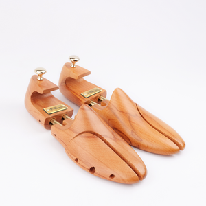 
                  
                    Laden Sie das Bild in den Galerie-Viewer, FOOT FEDERATION NATURAL COLOR MEN&amp;#39;S WOODEN SHOE TREE WITH TWIN TUBES
                  
                